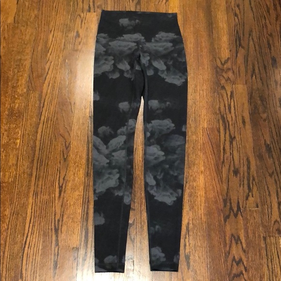 lululemon athletica Pants - 🍋🦄Lululemon Wunder Unders! Rare Tie-Dye Print!